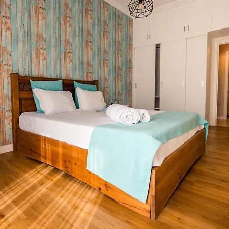 Waves * Πόντα Ντελγκάντα